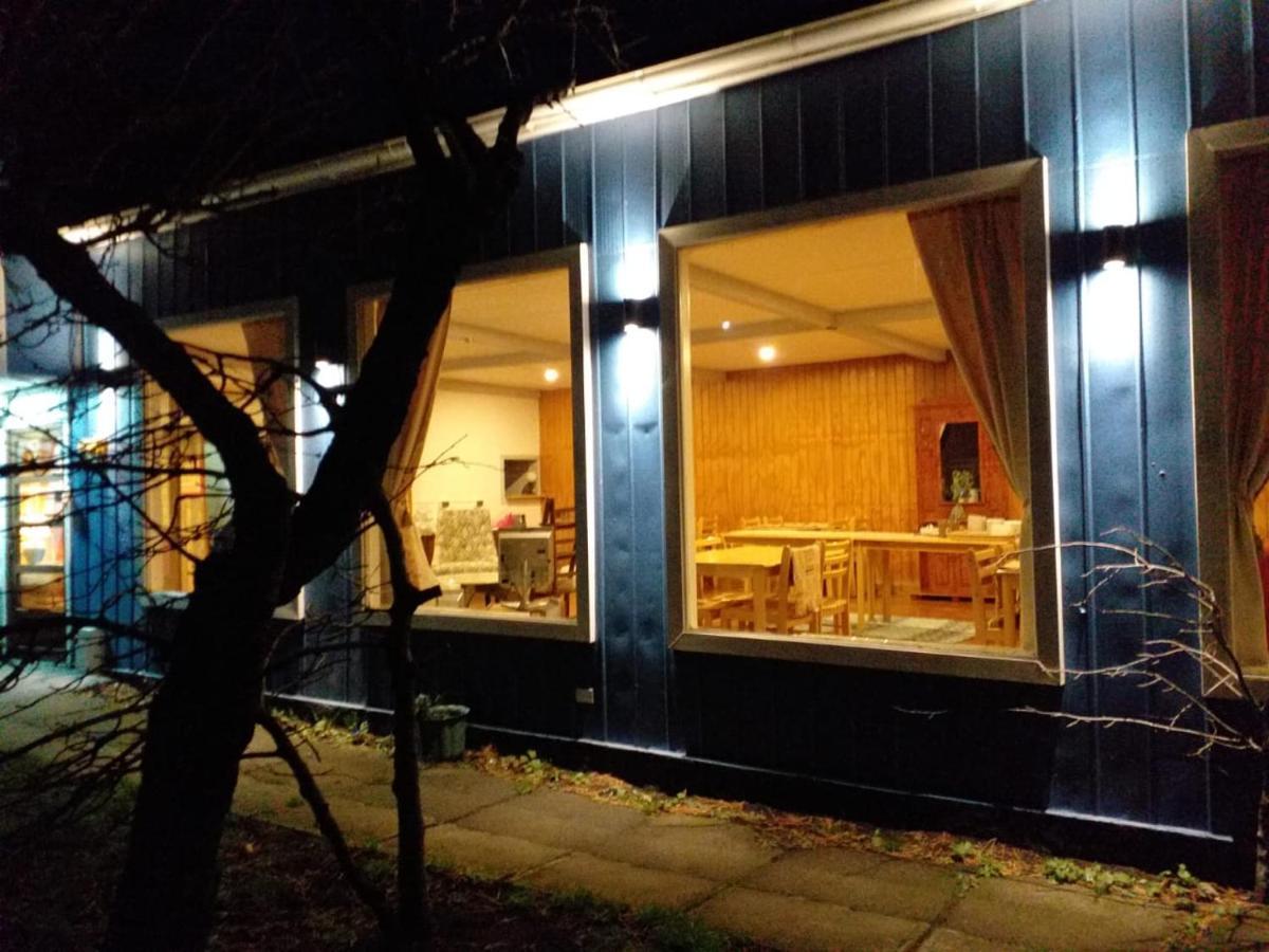 Hostal Los Pinos Puerto Natales Exterior photo