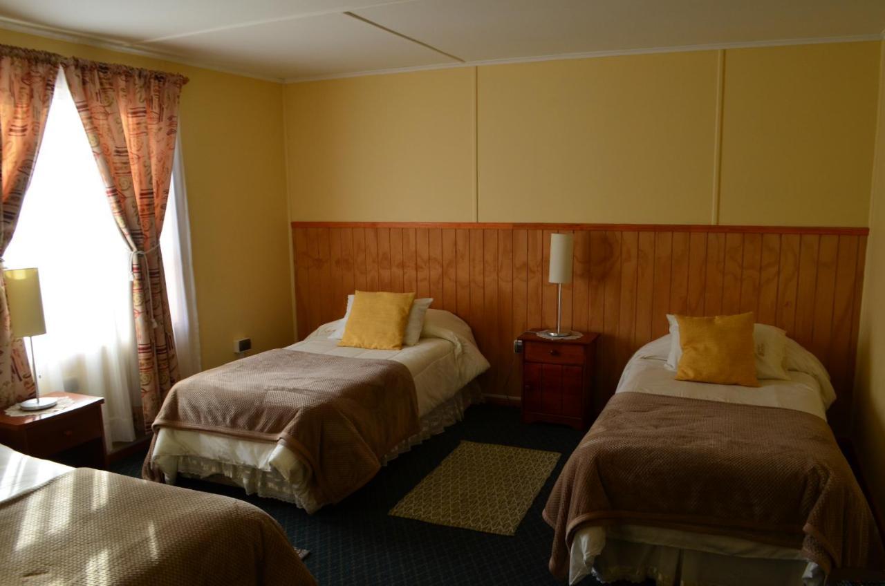 Hostal Los Pinos Puerto Natales Exterior photo