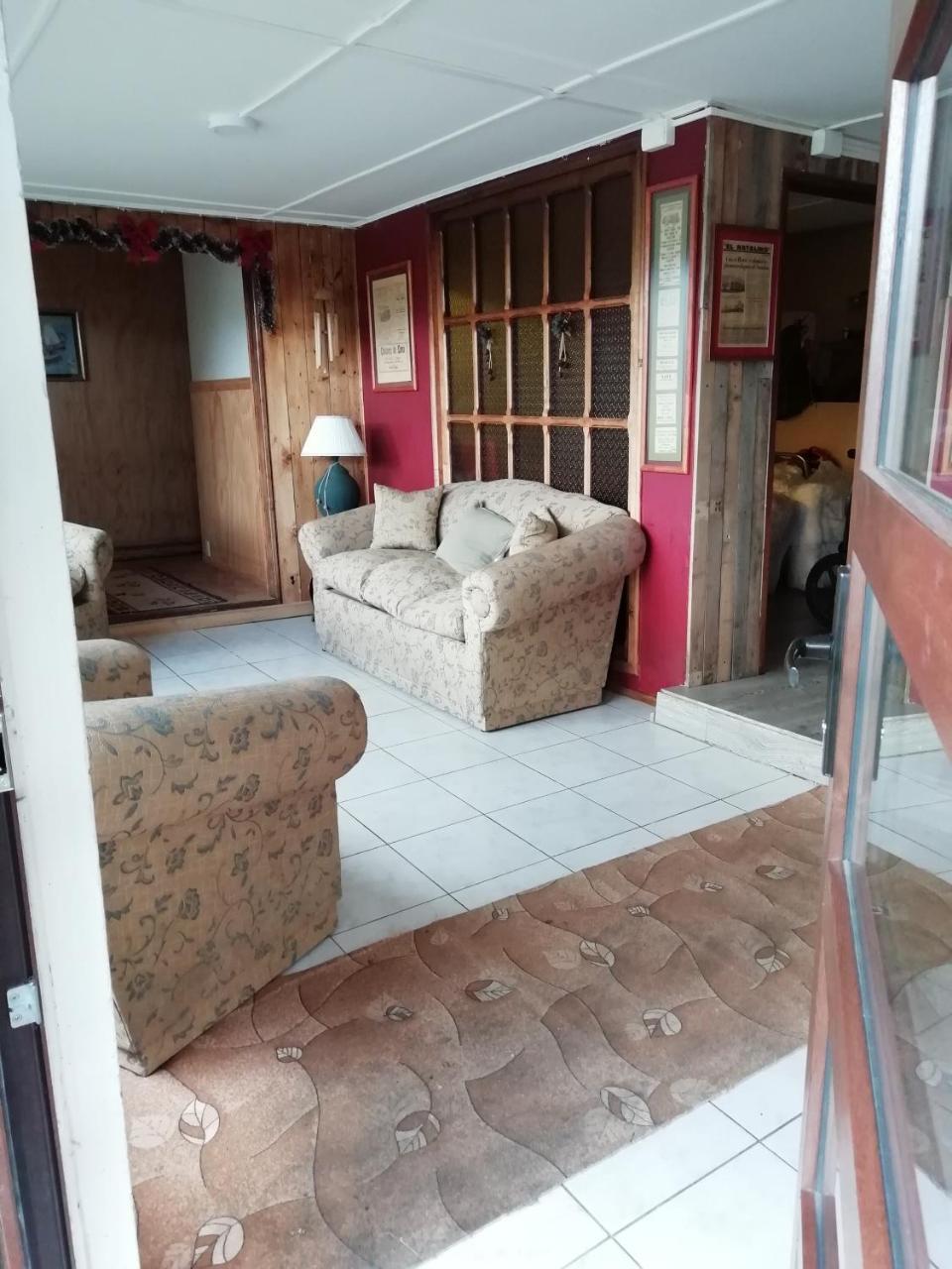Hostal Los Pinos Puerto Natales Exterior photo