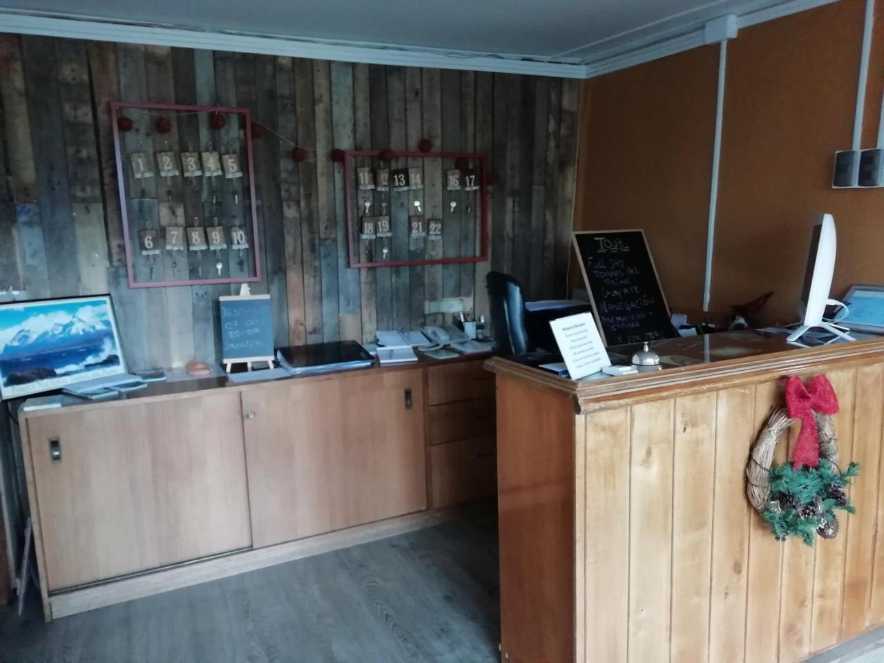 Hostal Los Pinos Puerto Natales Exterior photo